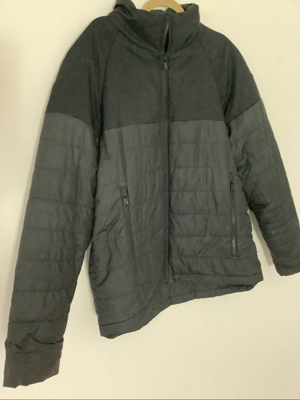 The North Face Men's Black Quilted Zip-Up Jacket Pockets